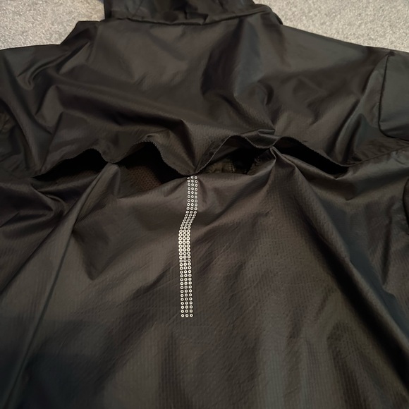 Puma Men's Black Windbreaker with Neon Green Highlights - Picture 9 of 10